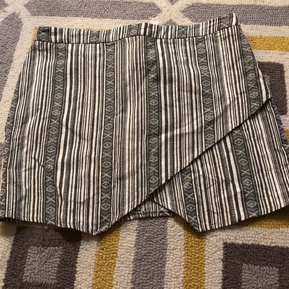 Alya Dresses & Skirts - Cute print short skirt
